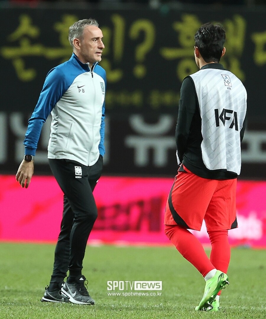 ▲ 파울루 벤투 전 한국 축구대표팀 감독은 이강인을 중용하지 않았던 기억으로 남아있다. 2022 FIFA 카타르 월드컵 본선에서는 이강인을 잘 활용해 16강 진출의 성과를 냈으나 대회 직전만 해도 A매치에 소집해 놓고 기용하지 않아 팬들이 이강인의 이름을 연호할 정도였다. 이에 대해 벤투 감독이 당시 가졌던 생각을 솔직하게 털어놨다.  ⓒ곽혜미 기자