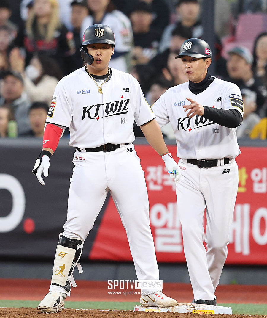 ▲ kt는 이날 장성우가 기선 제압 투런포 포함 2타수 1안타(1홈런) 2볼넷 2타점을 기록하며 맹활약했고, 강백호는 4타수 2안타 2타점, 황재균은 4타수 3안타를 기록하며 주축들이 고루 활약했다. ⓒ곽혜미 기자