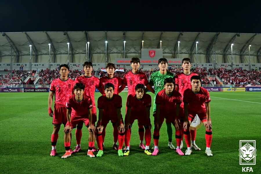 ▲ 황선홍 감독이 이끈 한국 23세 이하(U-23) 축구대표팀은 26일(한국시간) 카타르 도하의 압둘라 빈 칼리파 스타디움에서 인도네시아와 2024 파리 올림픽 예선을 겸해 펼쳐지는 아시아축구연맹(AFC) U-23 아시안컵 8강전에서 120분의 싸움을 했다. 전반부터 인도네시아에 선제 실점하며 끌려가기 시작한 한국은 전반 추가시간 자책골로 동점을 만들고도 바로 두 번째 실점을 하는 좋지 않은 경기력을 보여줬다. 결국 2-2 스코어로 돌입한 연장전에서도 승패를 가리지 못하면서 승부차기까지 펼쳐야 했다. ⓒ 대한축구협회
