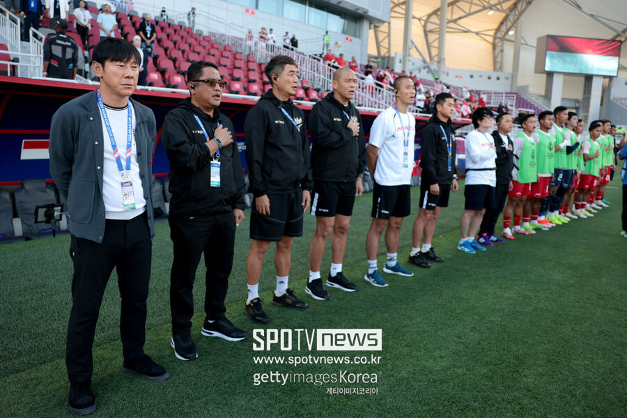 ▲ 인도네시아 23세 이하 대표팀을 이끈 신태용 감독이 조국인 한국을 상대로 승리하는 이변을 연출했다. 인도네시아는 한국에 수비하지 않고 맞불을 놓은 끝에 승리를 챙기면서 신태용 감독의 지도력을 잘 보여줬다. 인도네시아는 사상 처음으로 U-23 아시안컵 준결승에 올랐고, 한국은 10회 연속 올림픽 본선 진출이 좌절됐다.