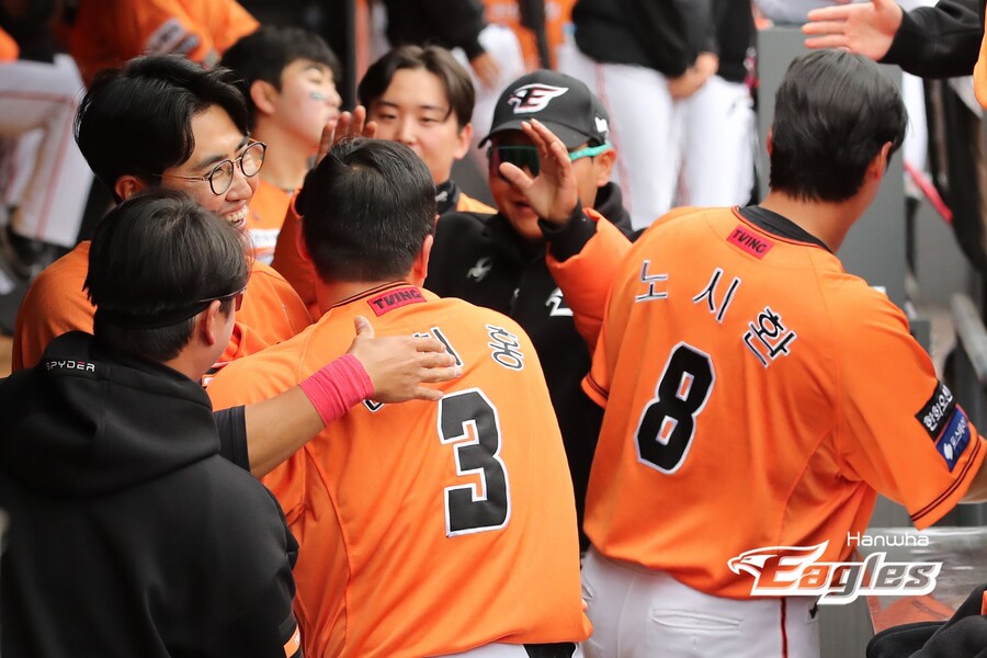 ‘팀 타율 0.248 꼴찌’ 한화, 강동우 코치 1군 타격코치로 등록…정현석 코치 퓨처스 타격코치로 [공식발표]