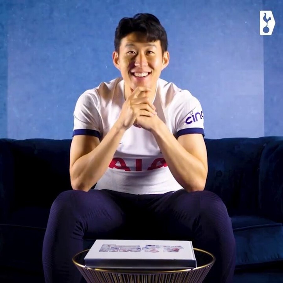 ▲ 잉글랜드 프리미어리그 사무국은 27일 공식 사회관계망서비스(SNS)를 통해 올해의 팀 후보 20명의 명단을 공개했다. 이번 시즌 15골 9도움을 기록 중인 손흥민이 토트넘 홋스퍼 소속으로는 유일하게 후보에 선정됐다. 프리미어리그와 일렉트로닉아츠(EA) 스포츠의 FC24가 함께 선정하는 올해의 팀 평가 기준에서 손흥민은 평점 94점을 받아 20명 가운데 8번째로 높은 평가를 받았다. ⓒ 토트넘 홋스퍼