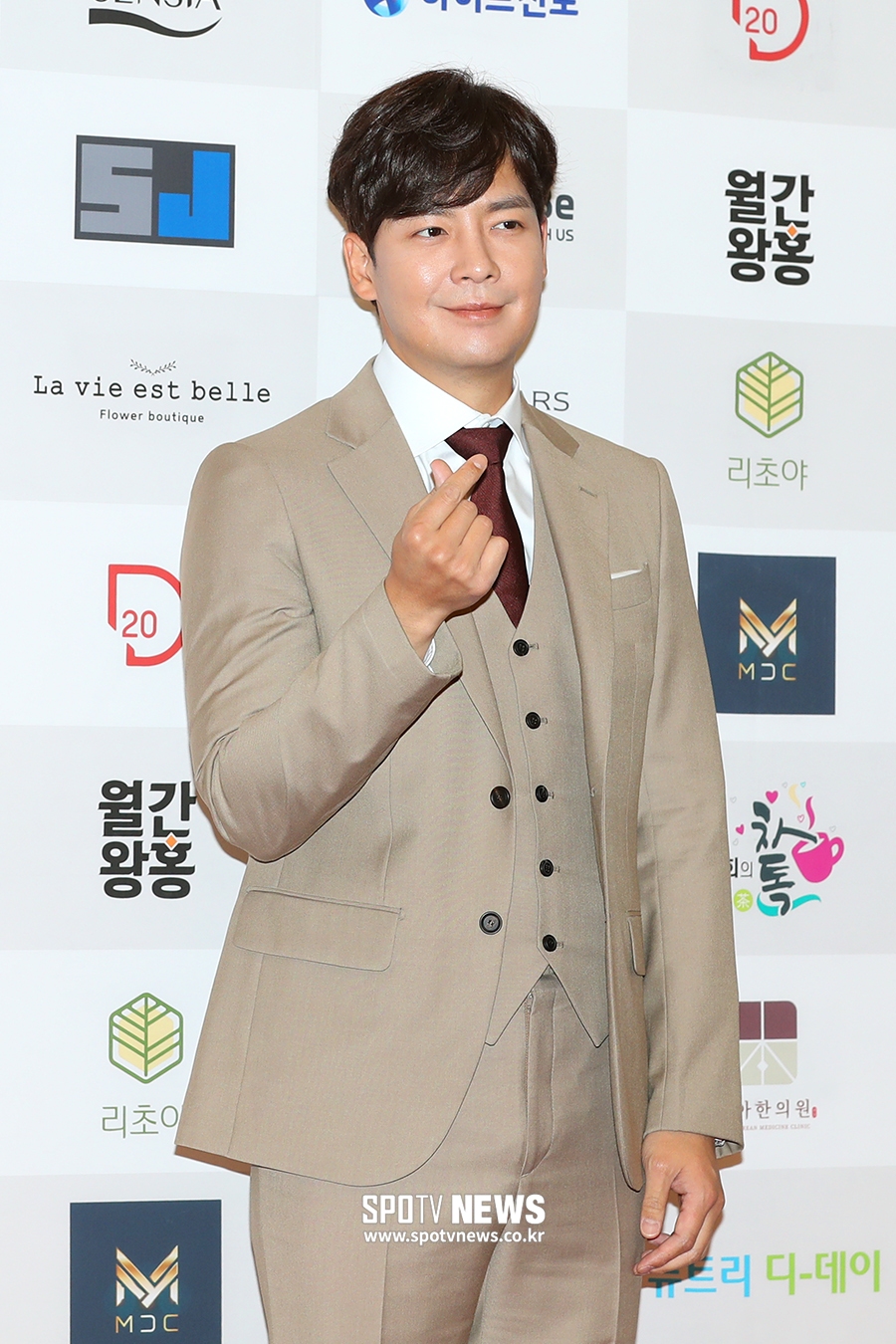 '어머님들의 아이돌' 강은탁, 5월 결혼 "평생 같이하고 싶은 사람"