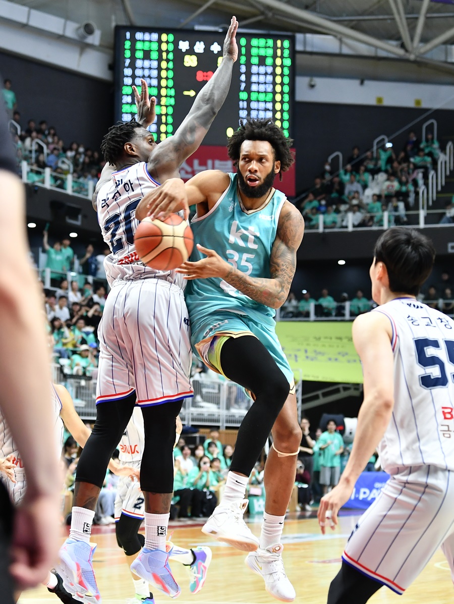 ▲ 아무리 수비를 해도 패리스 배스를 막을 수 없었다 ⓒ KBL