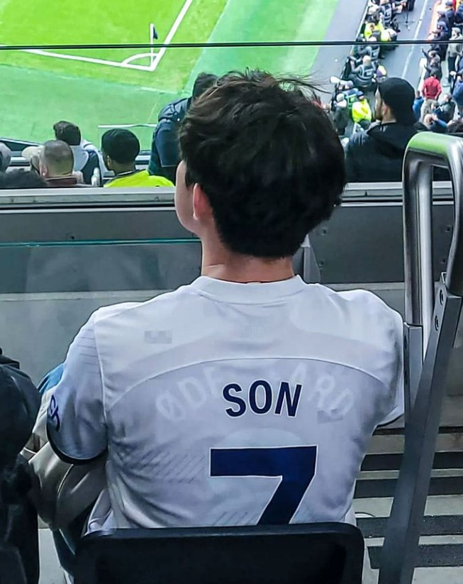 "What the fxxx" 논란의 '손데고르' 유니폼, 결국 7280만 팔로워 계정에 박제...'국제적 망신'