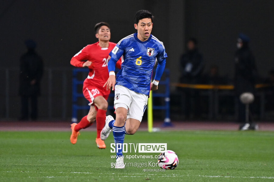 ▲ 30일 일본 23세 이하 축구대표팀이 이라크를 꺾고 2024 파리 하계 올림픽 진출에 성공했다. 카타르 도하에서 올림픽 아시아 최종예선을 겸해 치러진 2024 아시아축구연맹 U-23 아시안컵 준결승에서 전반에만 2골을 터뜨리면서 결승 티켓을 확보했다. 이번 대회 1~3위까지 올림픽 본선 직행이 가능한 만큼 일본은 결승전에서 패하더라도 파리행에 성공했다. 이로써 일본은 1996 애틀랜타 올림픽을 시작으로 8회 연속 본선 진출 기록을 이어갔다. 이제 와일드카드 선발 작업에 돌입하는 일본은 리버풀에서 뛰는 엔도 와타루를 후보에 올려놓았다.