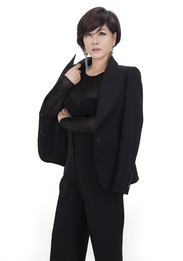 ▲ 5월 3일 새 앨범 '다이버시파이'를 발표하는 한혜진. 제공|토탈셋