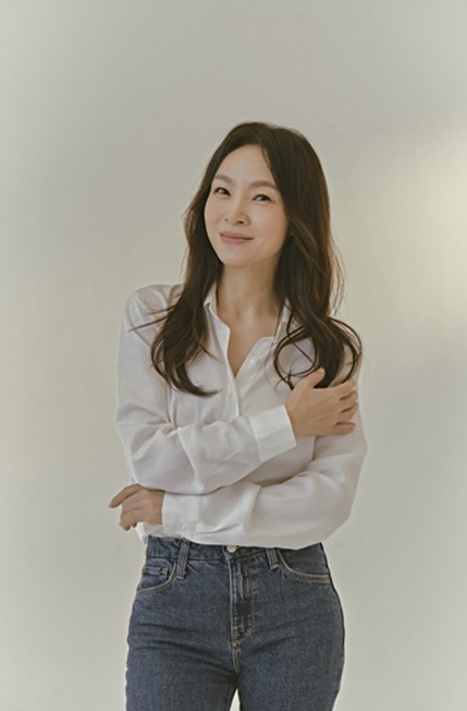 왁스, 왕성한 활동 지속…'거리에서' 리메이크→해외 진출도 준비