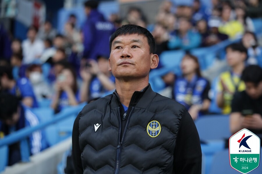 3-0으로 이기고도 어두웠던 조성환 감독 "이명주 쇄골 부상, 마음이 무겁다"