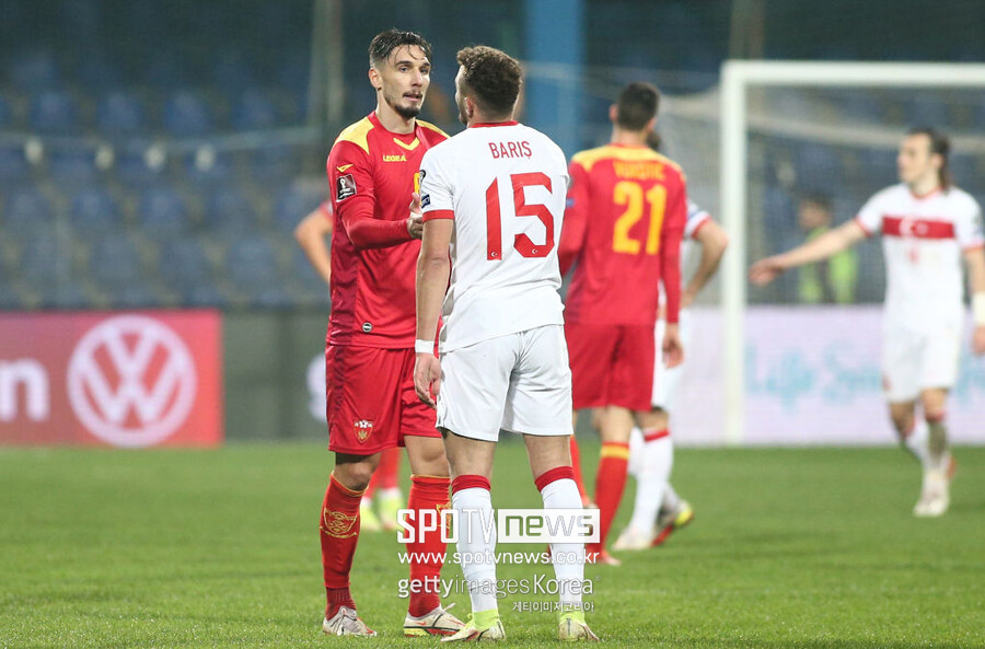 ▲ 튀르키예 국가대표 공격수인 갈라타사라이의 바리스 알페르 일마즈는 올 시즌 유럽축구연맹 챔피언스리그를 누비면서 여러 구단의 관심 대상으로 떠올랐다. 프리미어리그 입성이 멀지 않았다는 평가다.