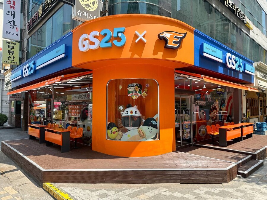 ▲ 한화 이글스가 GS리테일과 손잡고 리그 최초로 플래그십 편의점 스토어를 오픈했다. ⓒ한화 이글스