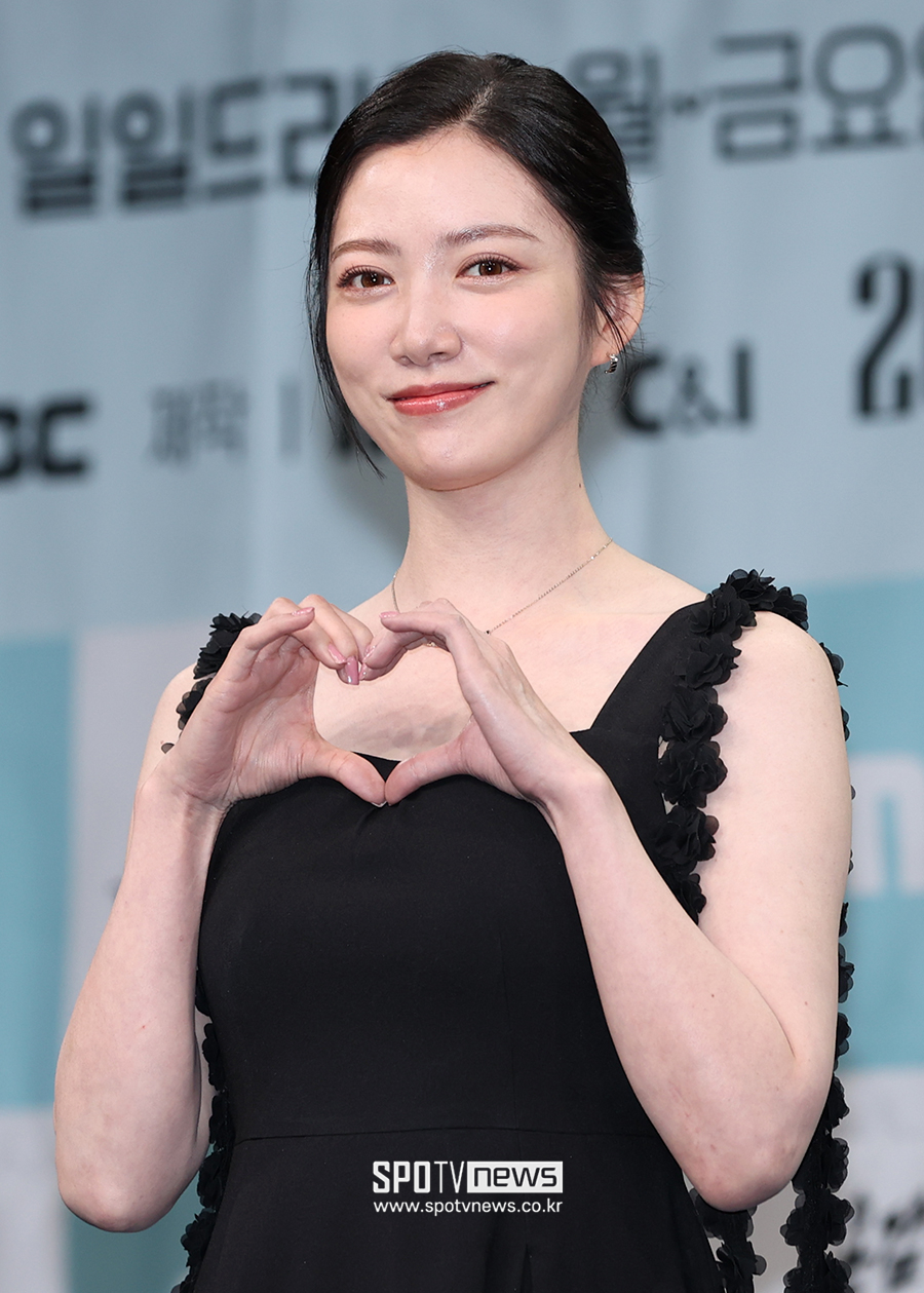 [포토S] 임주은, 수줍게 하트
