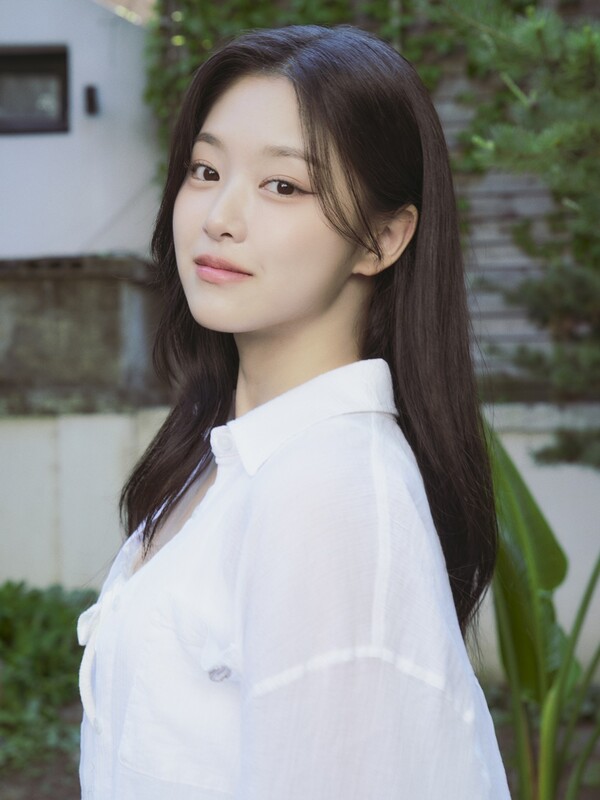 ▲ 박재정 신곡 '무슨 일 있었니' 뮤직비디오에 출연하는 루셈블 현진. 제공|로맨틱팩토리