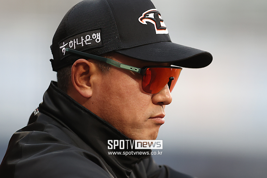 "1군 감독 생활은 힘들구나"…100승 최원호, 1000승 김응용·김성근 떠올렸다