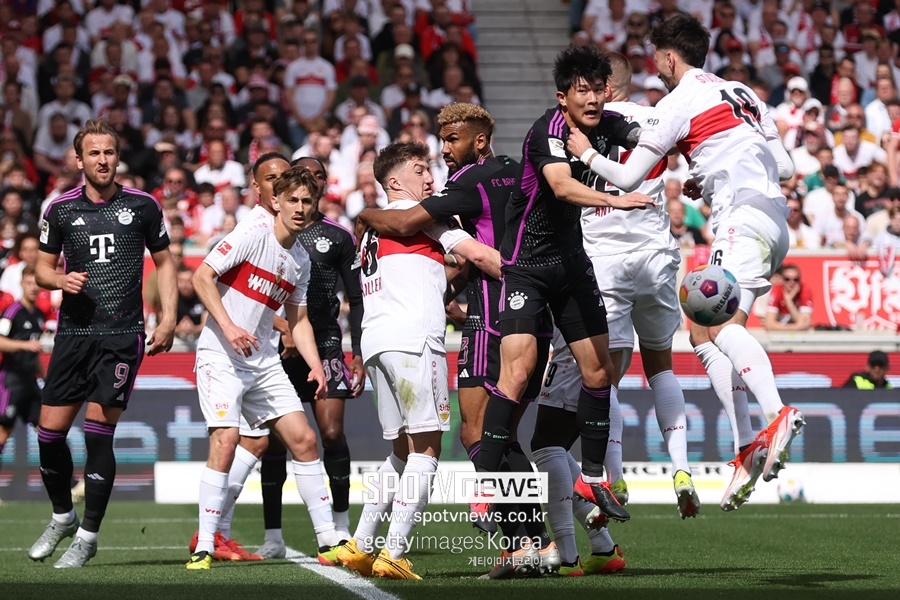 ▲ 김민재의 바이에른 뮌헨과 정우영이 있는 슈투트가르트가 맞붙었다. 지나치게 공격적인 수비로 최근 독일 현지에서 많은 비판을 받던 김민재는 이날 선발 출전해 안정적인 수비를 선보였다. 하지만 팀의 1-3 패배로 빛이 바랬다. 반면 정우영은 시즌 첫 골로 존재감을 알렸다.