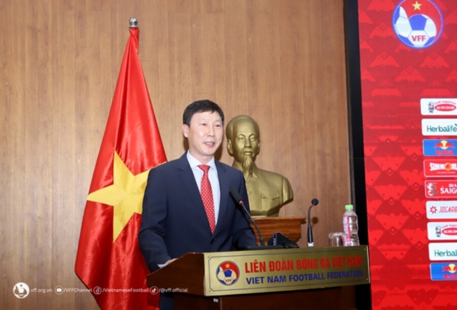 ▲ 베트남축구협회는 김상식 감독을 선임하며 A대표팀과 23세 이하 대표팀을 성공적으로 이끌고 베트남 축구의 목표를 달성할 수 있을 것으로 기대했다. 베트남과 한국 양국의 문화적 유사성과 좋은 관계를 바탕으로 김상식 감독이 베트남 팬들은 물론 언론의 지지를 받아 새로운 위치에서 자신감 있게 감독직을 맡아 베트남 축구 발전에 기여할 수 있기를 희망했다. ⓒ 베트남축구협회