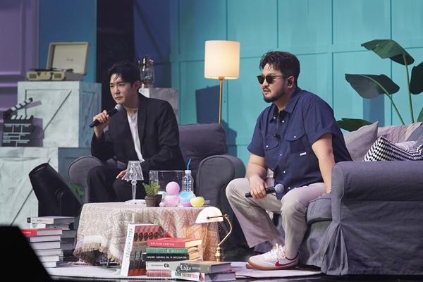 ▲ 지난 6일 데니안의 진행으로 생일 기념 팬미팅 'T-파티 '룸512''를 개최한 김태우. 제공|아이오케이컴퍼니