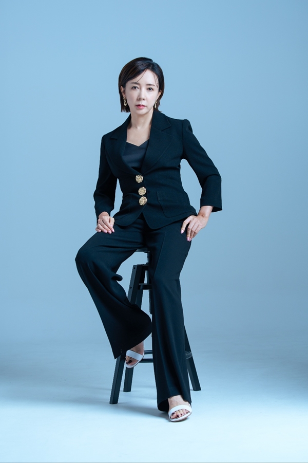'탈북 가수' 김혜영, 9일 신곡 '삐딱선' 발표…한경천 작곡