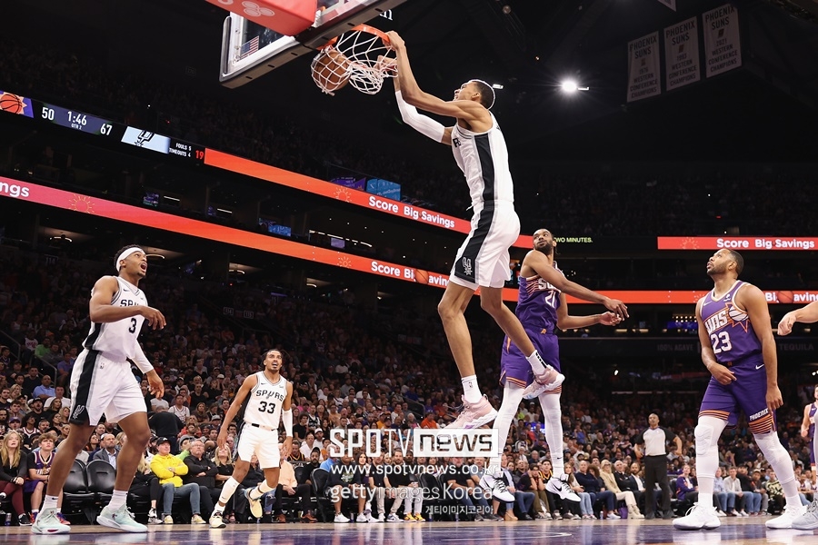 키 224·팔 길이 243cm…'신인류' 웸반야마, NBA 만장일치 신인왕