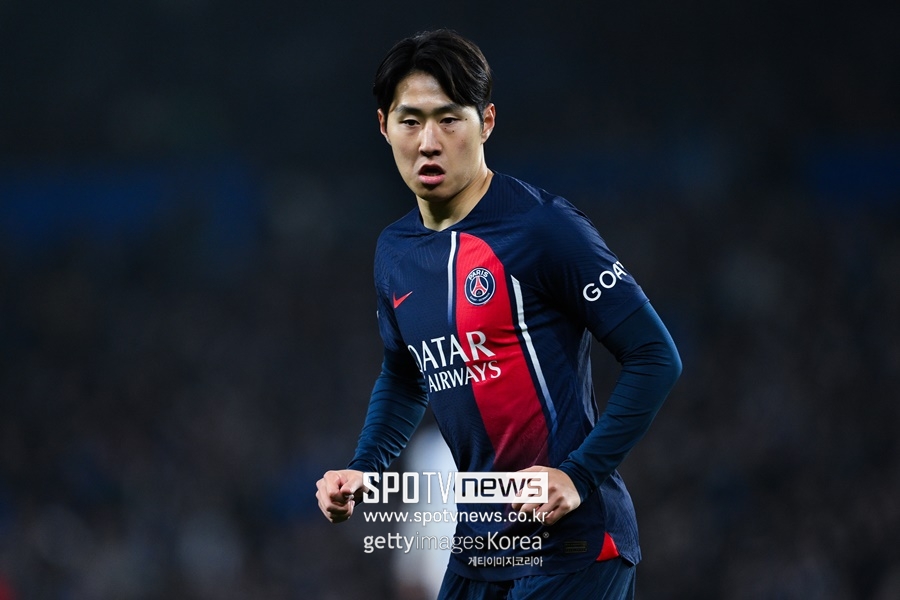 ▲ 파리 생제르맹(PSG)이 이강인 카드를 고민 중이다. 프랑스와 유럽 현지에선 이강인 선발 여부를 놓고 의견이 갈린다. 주전 경쟁에선 밀렸지만, 보루시아 도르트문트전은 꼭 이겨야 하는 경기. 공격적인 선발 라인업 변화가 예상되고, 그렇게 되면 이강인이 깜짝 선발로 나설 수 있다.