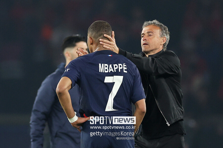 ▲  파리생제르맹의 UEFA 챔피언스리그 결승 진출이 좌절됐다. 파리생제르맹은 8일(한국시간) 홈 구장 프랑스 파리 파르크 데 프랭스에서 열린 2023-24 시즌 유럽축구연맹(UEFA) 챔피언스리그 4강 2차전 보루시아 도르트문트와 경기에서 0-1로 무릎을 꿇으면서 1·2차전 합계 0-2로 4강에서 탈락했다.