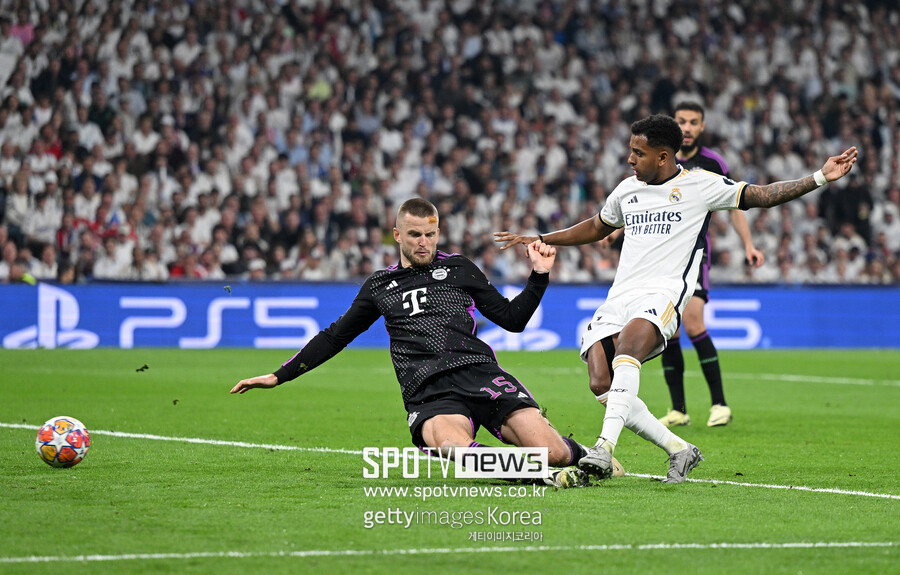 ▲ 9일(한국시간) 스페인 마드리드 산티아고 베르나베우에서 열린 2023-24 UEFA 챔피언스리그 4강 2차전에서 바이에른 뮌헨에 2-1 역전승을 거두고 1·2차전 합계 4-3으로 이겼다. 1차전에서 바이에른 뮌헨과 2-2로 비겼던 레알 마드리드는 안방에서 챔피언스리그 결승 진출을 확정했다.