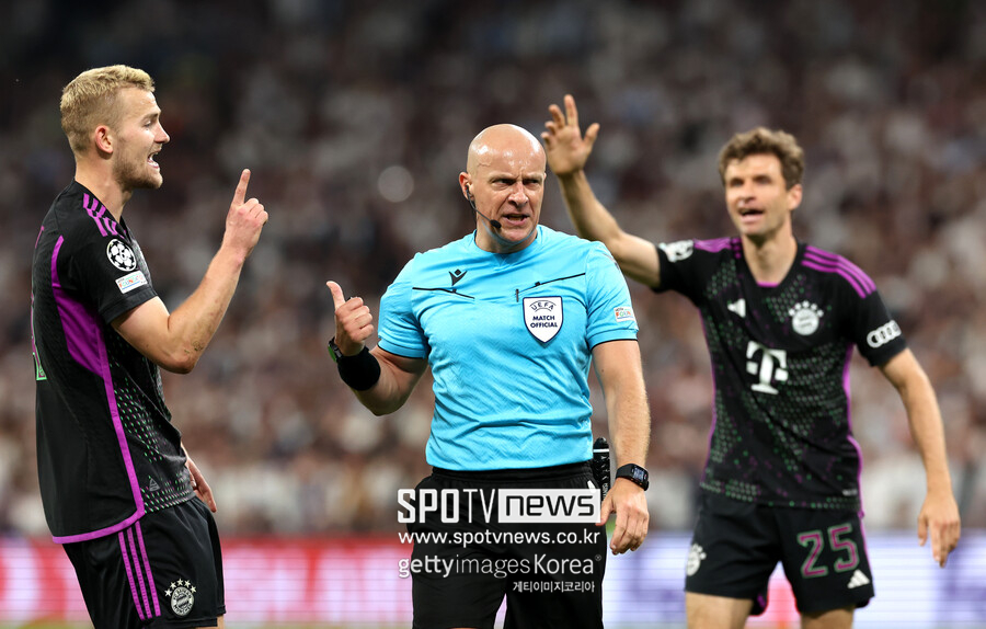 ▲  9일(한국시간) 스페인 마드리드 산티아고 베르나베우에서 열린 2023-24 UEFA 챔피언스리그 4강 2차전에서 바이에른 뮌헨에 2-1 역전승을 거두고 1·2차전 합계 4-3으로 이겼다. 1차전에서 바이에른 뮌헨과 2-2로 비겼던 레알 마드리드는 안방에서 챔피언스리그 결승 진출을 확정했다.