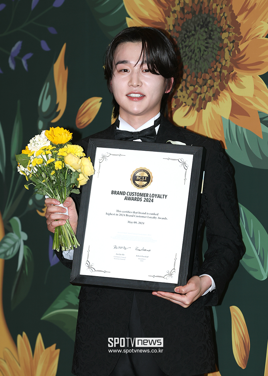 [포토S] 김윤우, '상 받았어요'