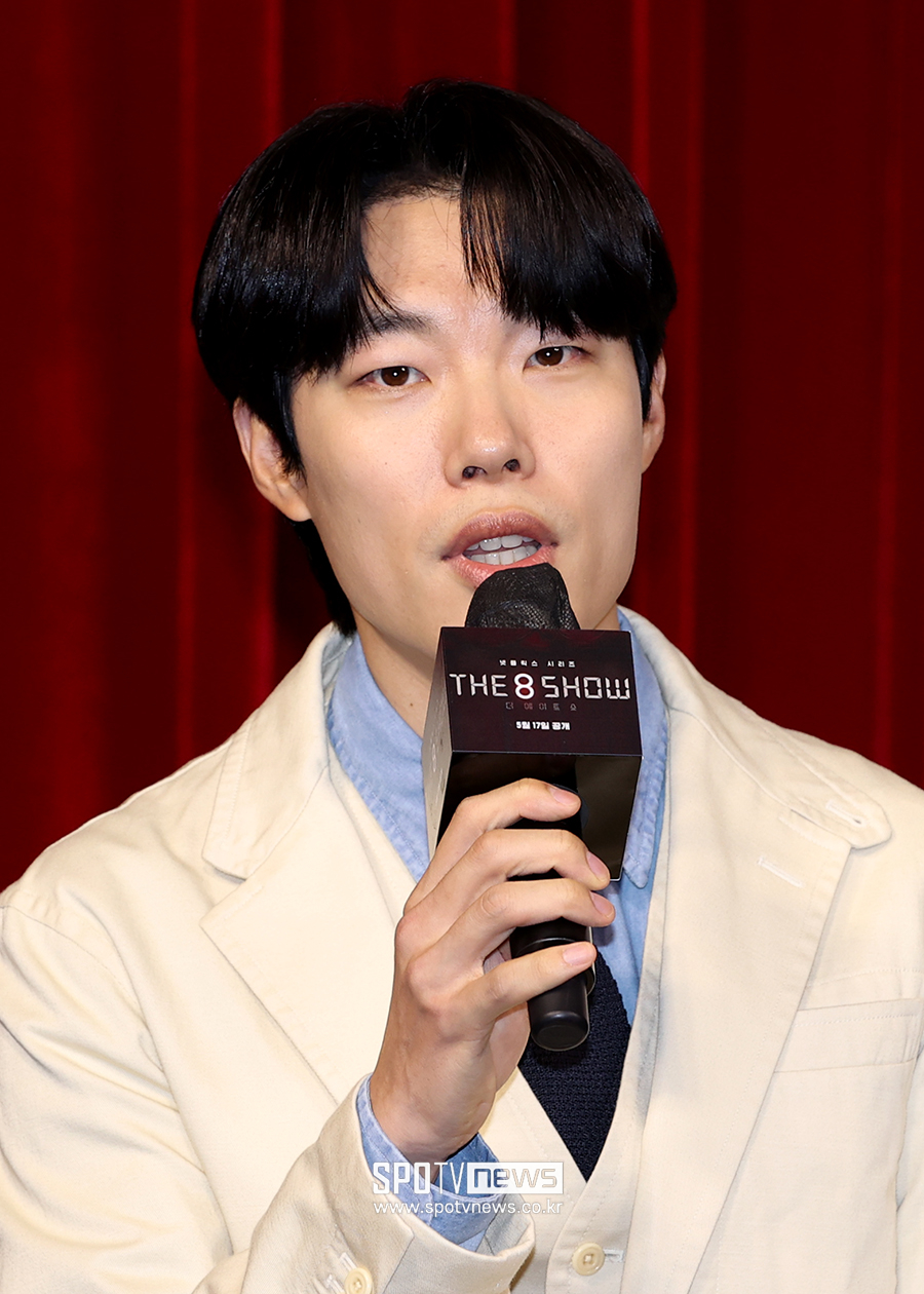 류준열 "침묵 비판, 감당하는 게 최선…인터뷰에서 얘기할 것"
