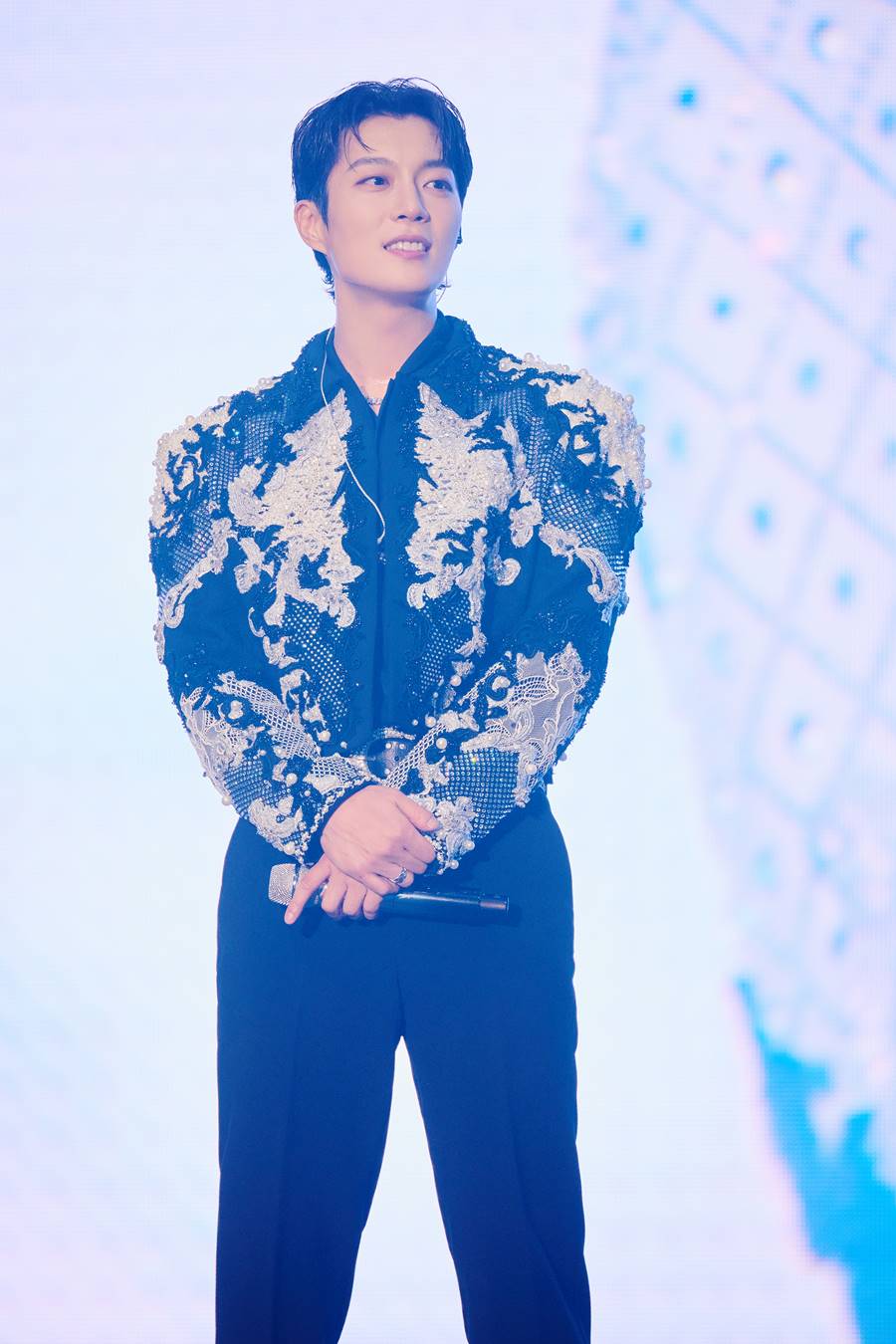 하이라이트 윤두준 "오늘 최고의 공연이 되길…적극적으로 놀아보자"