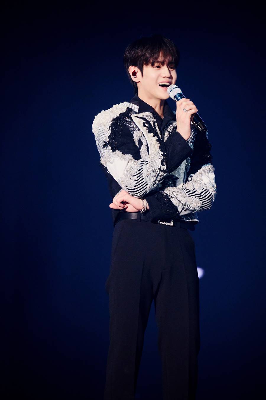 하이라이트 양요섭 "15년 흘러도 비스트 응원봉 흔들 수 있어 감회 새로워"
