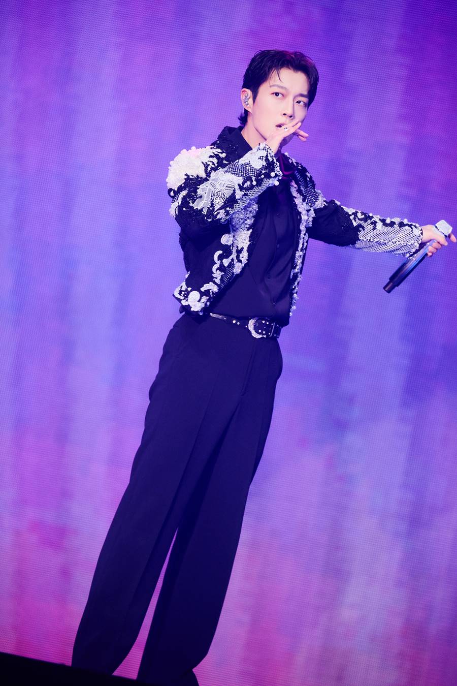 ▲ 하이라이트 윤두준. 제공| 어라운드어스
