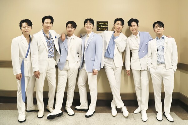'불타는 트롯맨' 톱7, 美 새크라멘토 공연 성황…미국투어 콘서트 본격 돌입