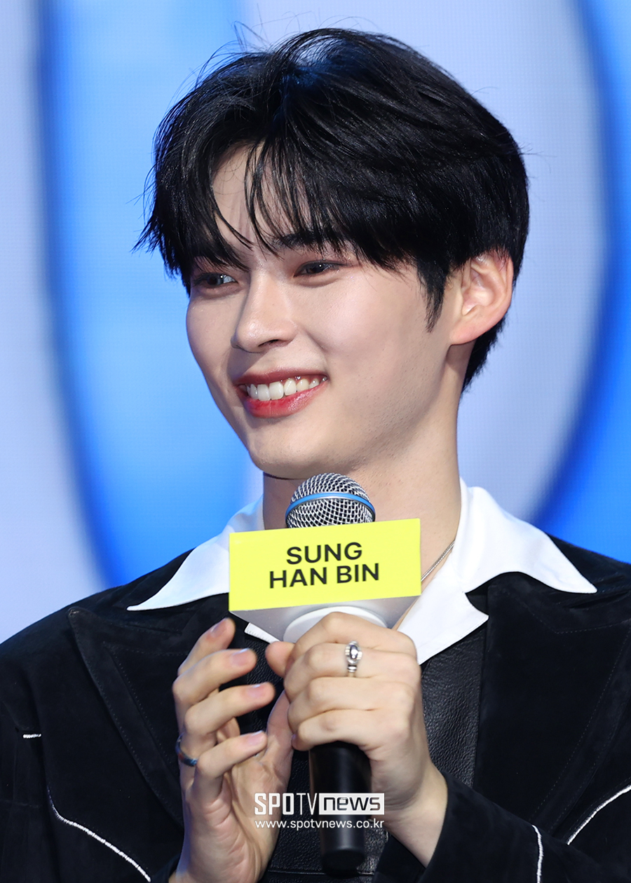 제로베이스원 성한빈 "팀 결성 1주년…더 활발히 활동할 것"
