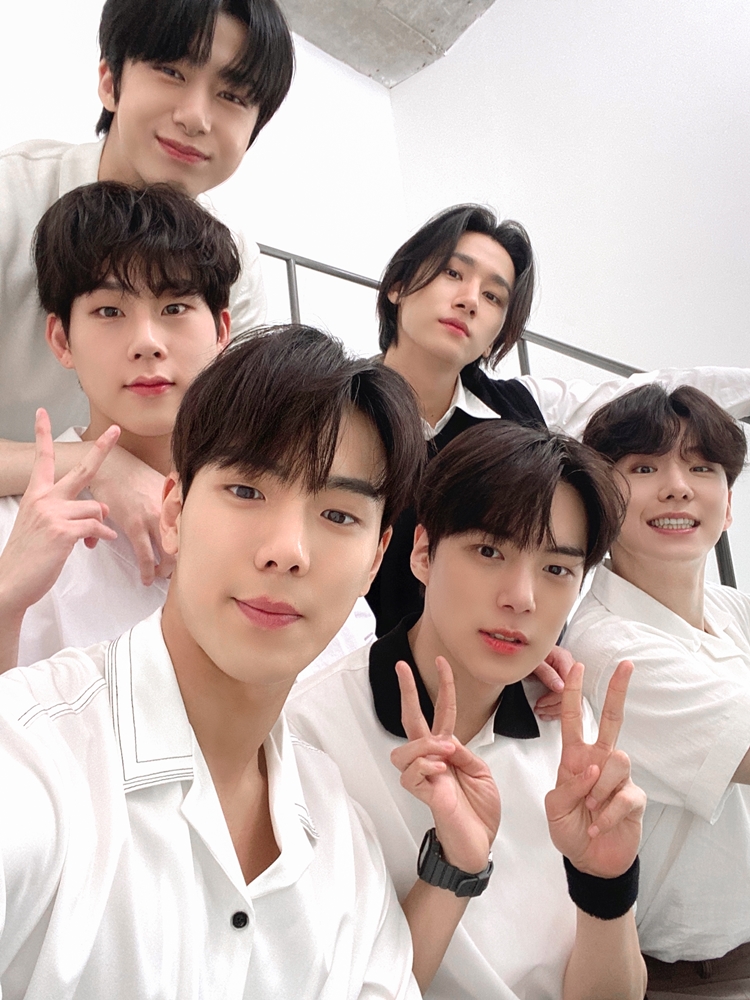 '9주년' 몬스타엑스 "차곡차곡 쌓아 온 시간…10주년 기대해달라"