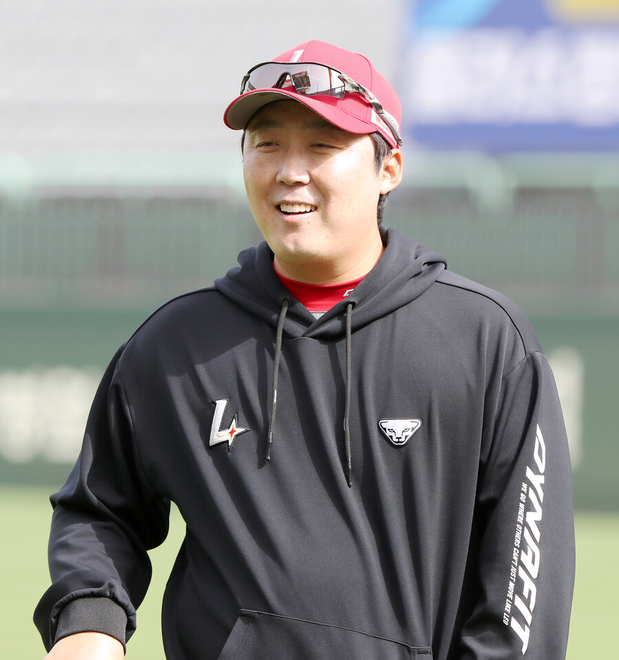 ▲ 올 시즌 전까지 SSG와 접점이 없어 선입견도 없는 배영수 코치는 지금까지와는 다른 관점에서 오원석을 지켜보고 있다 ⓒSSG랜더스
