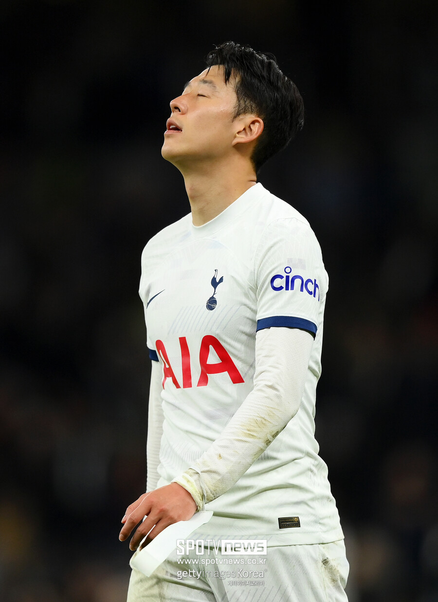 ▲ 맨체스터시티는 토트넘 원정 경기를 2-0 승리로 장식하고 아스날과 승점 차이를 2점으로 벌리며 우승이 가까워졌다. 동점골 기회를 놓친 손흥민.