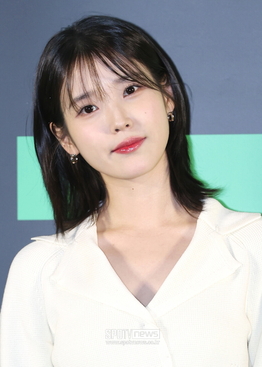 아이유, 32번째 생일 맞아 2억 기부…"오늘 하루 따스하길"