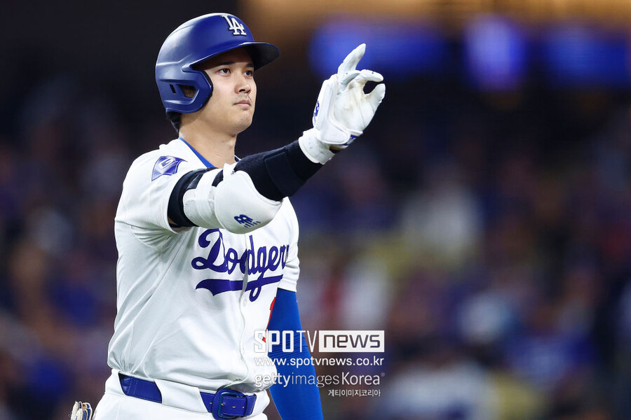 ▲ 오타니는 2타수 무안타 1볼넷 1도루를 기록한 뒤 9회 앤디 파헤스로 교체돼 경기를 마쳤다. 