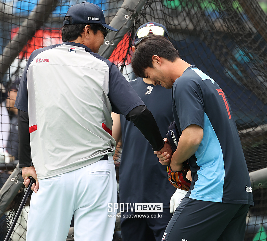 [포토S] 이학주, '김한수 코치에게 깍듯'