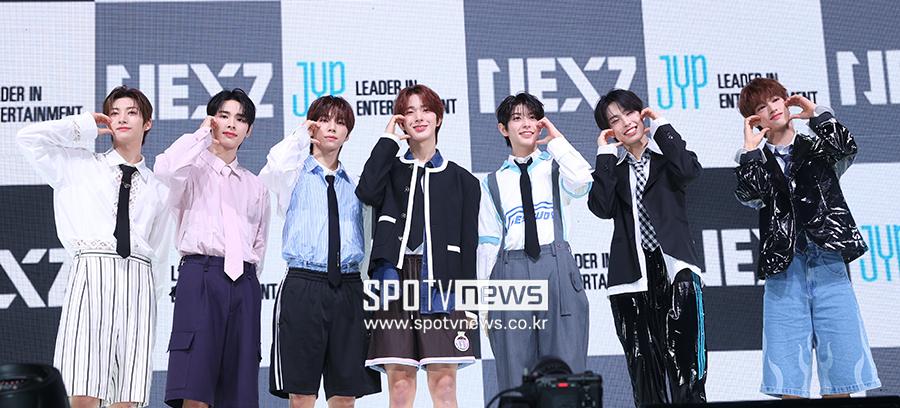 'JYP 신인' 넥스지 "'스트레이 키즈 동생' 수식어, 부담이자 책임감"
