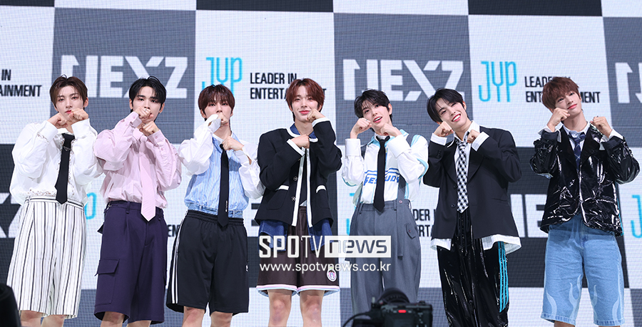 "부담을 책임감으로"…'JYP 신인 보이그룹' 넥스지, 스키즈 인기 잇는다[종합]