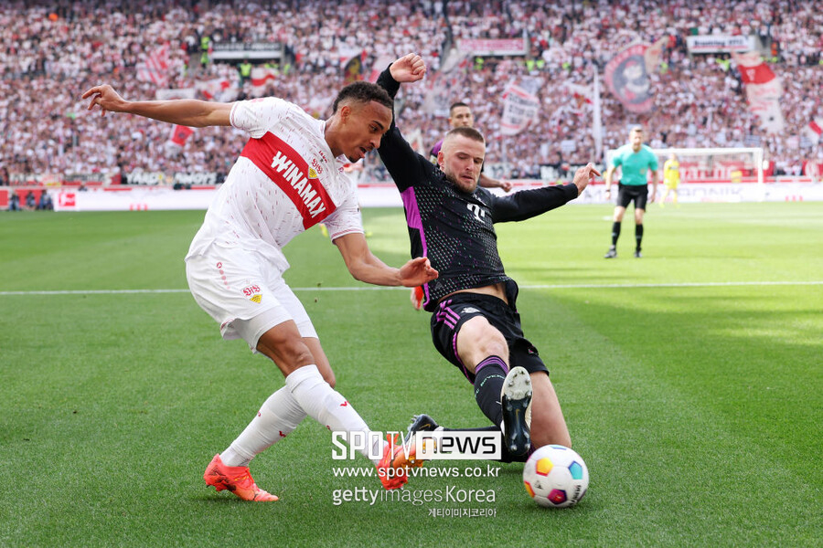 ▲ 잉글랜드축구협회(FA)는 21일(한국시간) 유로 2024에 출전할 잉글랜드 대표팀 명단을 공개했다. 가레스 사우스게이트 감독은 33명의 예비 명단을 선발했고, 그중 최종 26인 명단을 결정한다는 계획이다. 토트넘을 떠나 바이에른 뮌헨에서 살아난 다이어는 이번 명단에 이름을 올리지 못했다. 사우스게이트 감독은 수비 라인에 재러드 브랜스웨이트(에버튼), 루이스 덩크(브라이튼), 조 고메즈(리버풀), 마크 게히(크리스탈 팰리스), 에즈리 콘사(아스톤 빌라), 해리 매과이어(맨체스터 유나이티드), 자렐 콴사(리버풀), 루크 쇼(맨체스터 유나이티드), 존 스톤스(맨체스터 시티), 키어런 트리피어(뉴캐슬 유나이티드), 카일 워커(맨체스터 시티)를 선발했다.