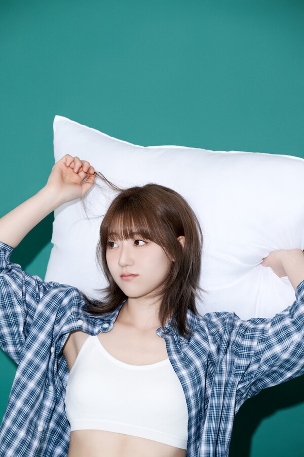 ▲ 경서가 컴백에 앞서 복근이 시선을 끄는 프로필 사진을 공개했다. 출처|경서 인스타그램