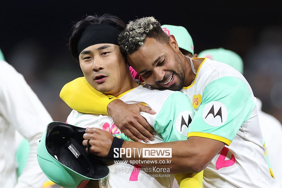 'MLB 1위→혹사 우려' 김하성 52경기 만에 선발 라인업 빠졌다…보가츠는 어깨 골절로 이탈