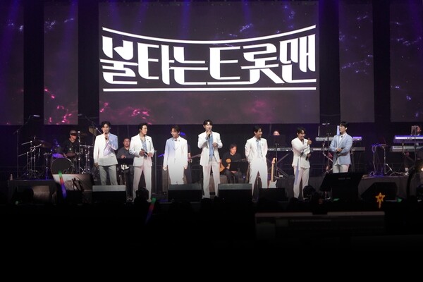 '불타는 트롯맨' 톱7, 첫 미국투어 성료…새크라멘토→시애틀·LA·하와이까지 열정 무대