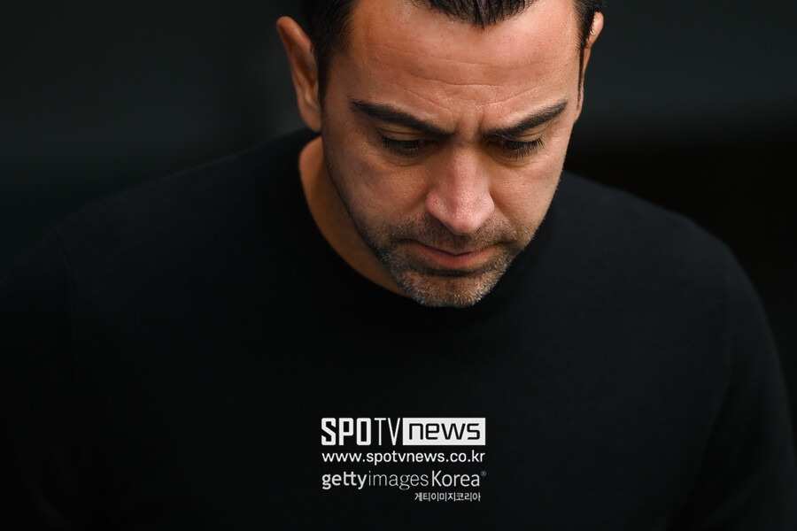▲ 사비 에르난데스 감독은 2021년 알사드를 떠나 바르셀로나 지휘봉을 잡았다. 선수 시절, 리오넬 메시, 안드레스 이니에스타 등과 바르셀로나 황금세대 주역으로 '두뇌' 역할을 했고 알사드에서 매력적인 축구를 했기에 펩 과르디올라 후계자로 기대가 컸다. 바르셀로나에서 2022-23시즌 프리메라리가(리그) 우승과 2023 수페르코파 데 에스파냐(슈퍼컵) 우승을 했다. 하지만 올시즌 성적 부진에 레알 마드리드와 큰 격차로 벌어지며 비판을 받았고 올해 초 시즌 종료 후 자진 사임을 발표했다