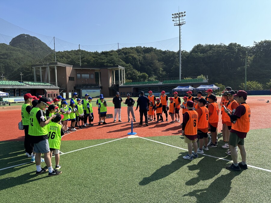 ‘韓야구 레전드에게 배우자’ KBO, 야구로 통하는 티볼캠프 개최
