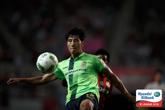 ▲  선수 시절의 조성환 코치 ⓒ한국프로축구연맹