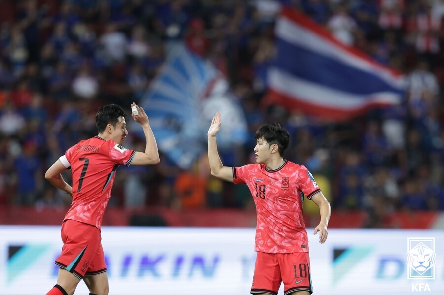 ▲ 대한축구협회(KFA)가 2026 FIFA북중미 월드컵 아시아지역 2차 예선 두 경기에 나설 6월 A대표팀 선수 소집 명단(23명)을 27일 발표했다. 김도훈 임시 감독은 손흥민, 이강인을 비롯해 오세훈, 배준호, 황재원 등 깜짝발탁도 이어갔다. 반면 김민재와 조규성은 부상으로 제외됐다. ⓒ 대한축구협회